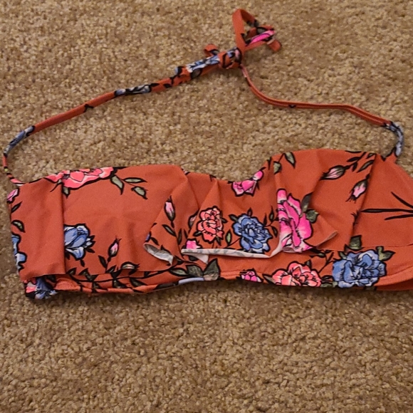 Bathing suits - Picture 4 of 5